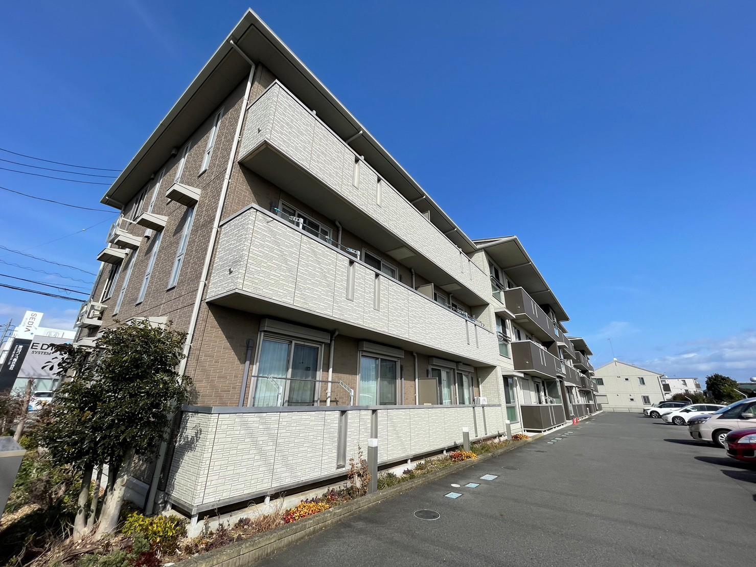 ルーフハウス A