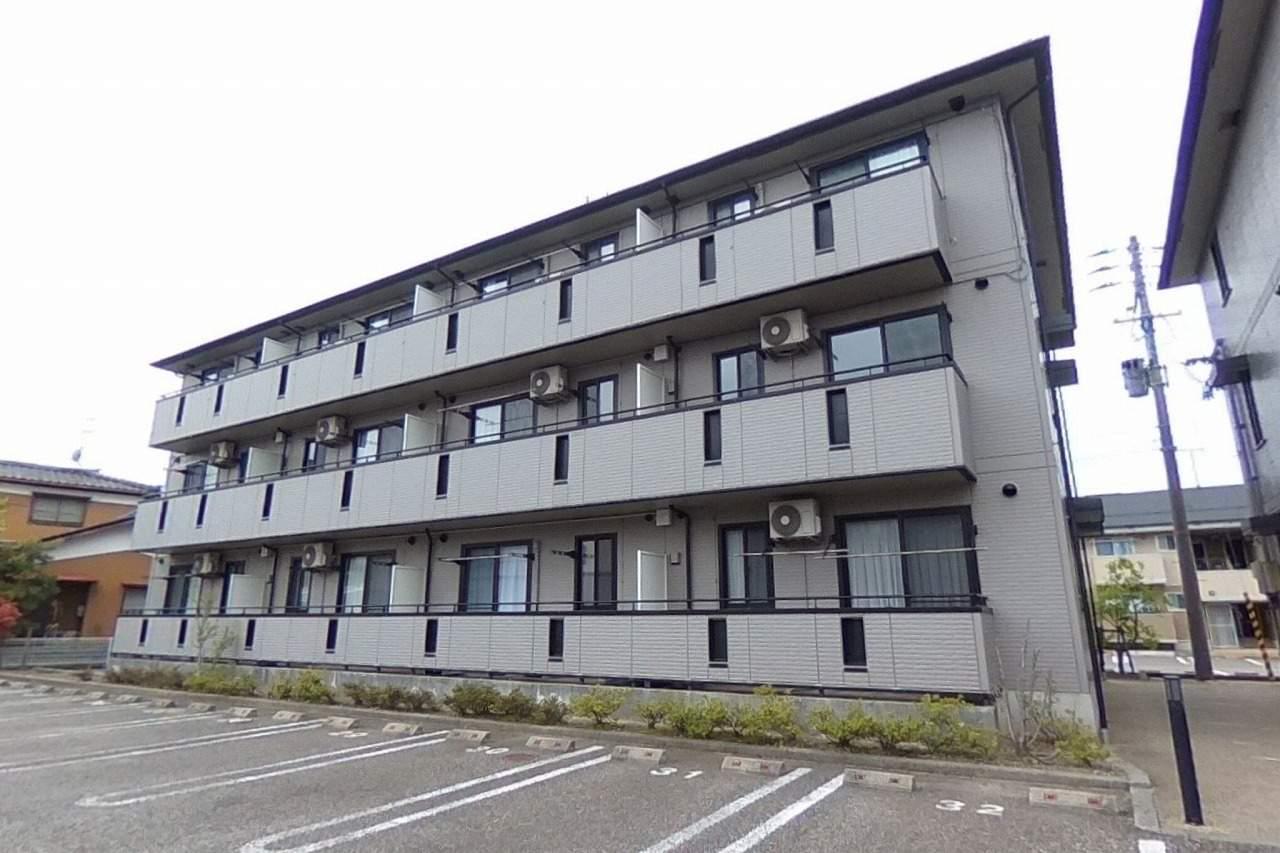 ロイヤルタウン松崎 A/B