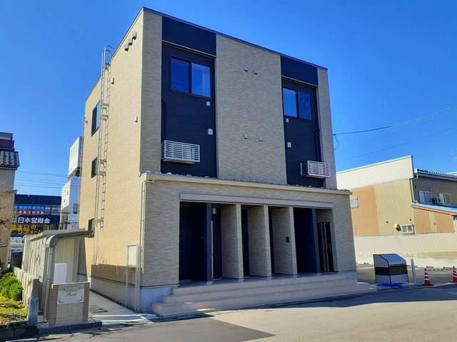 富山県高岡市駅南5丁目の建物