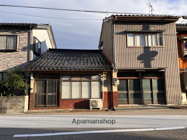 富山県高岡市大坪町2丁目の戸建賃貸