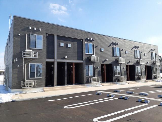 富山県滑川市四ツ屋の建物