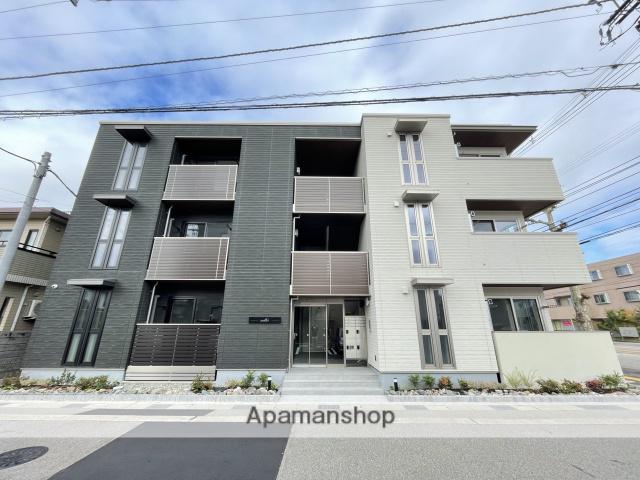 富山県富山市小泉町の建物