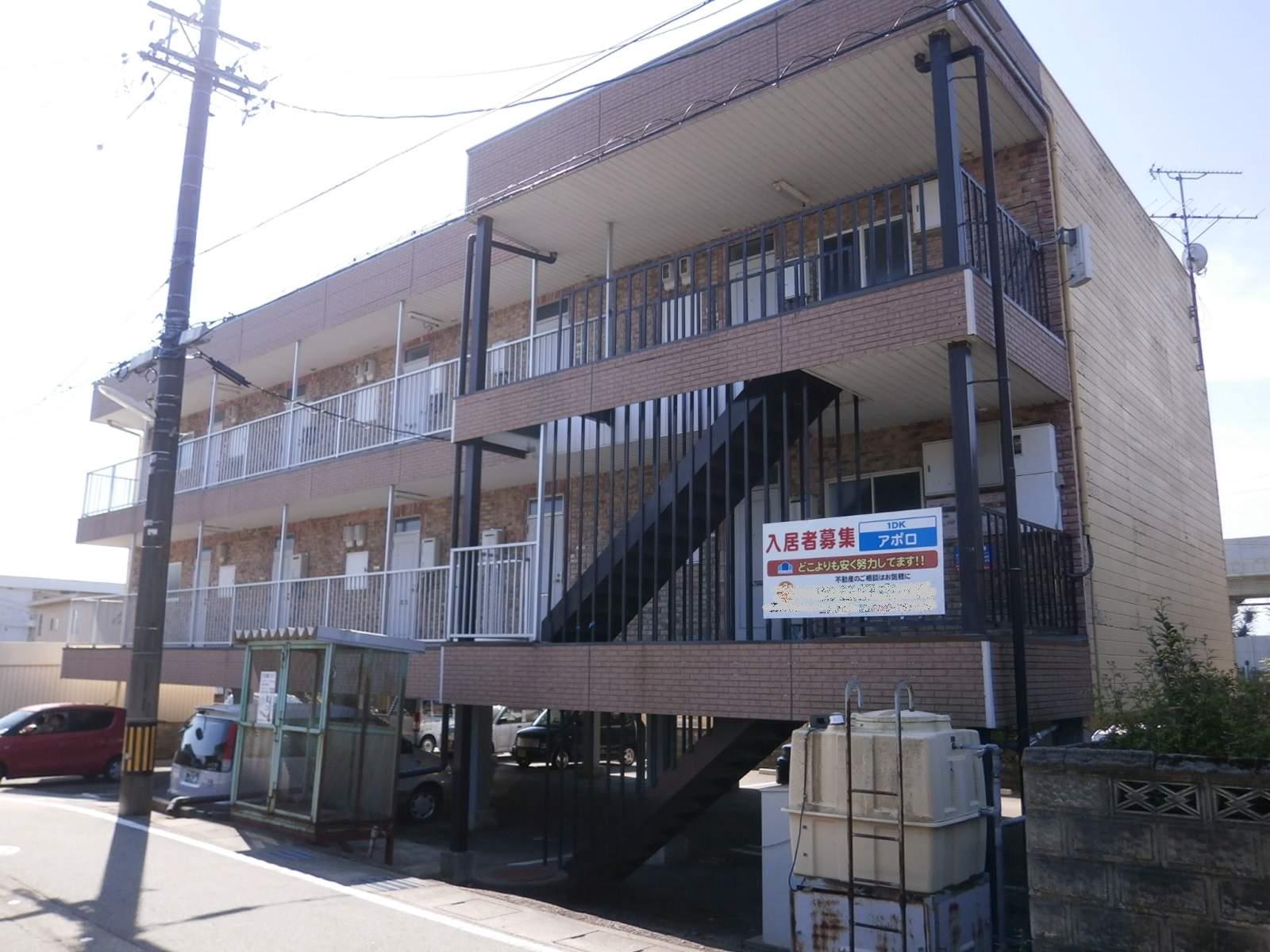 富山県富山市駒見の建物