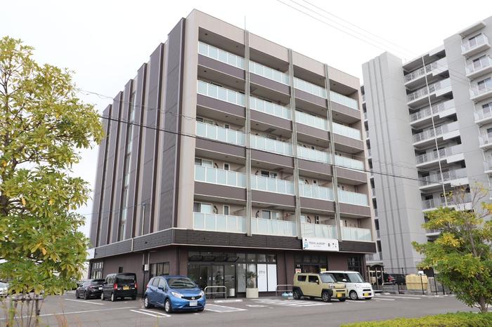 グランデ西金沢駅前