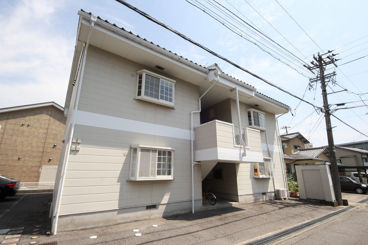 プラドールアカサカ