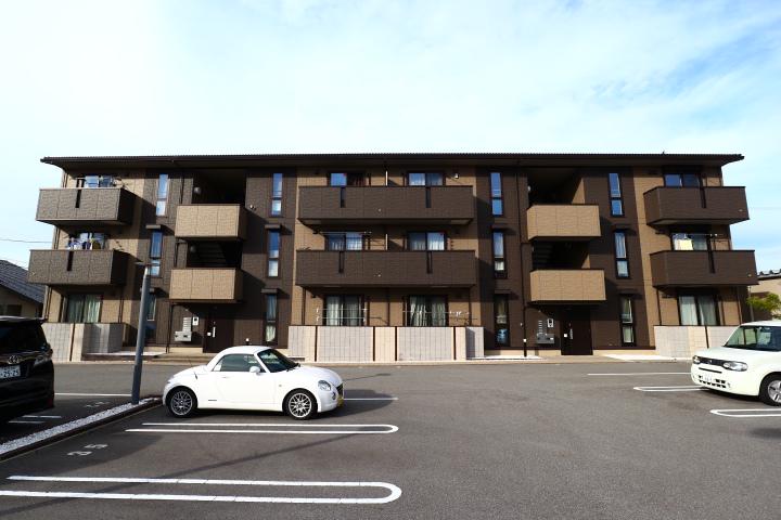 BELLA LUNA A(2LDK/2階)