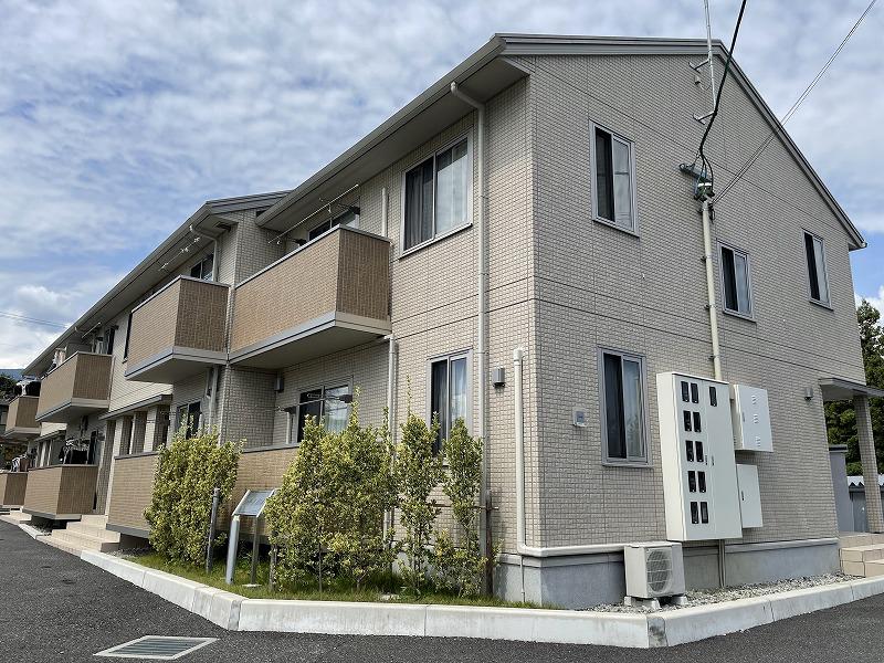 シャルール月の木