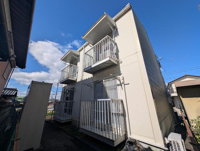 ホワイトパレスナワ