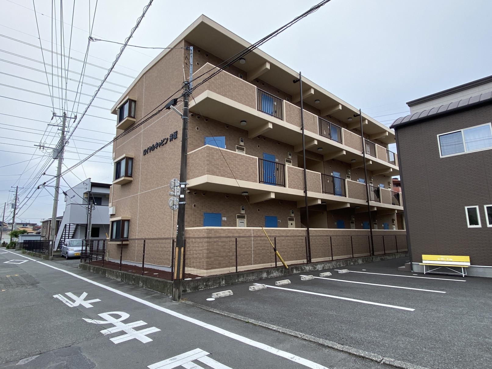 ロイヤルキャビン井坂