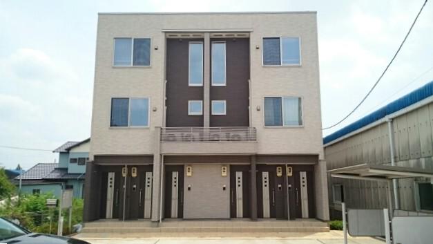 メゾンクレアール F