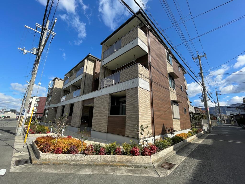 ノーブルセピア山本