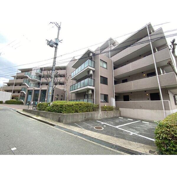 大阪府吹田市千里山竹園1丁目の建物