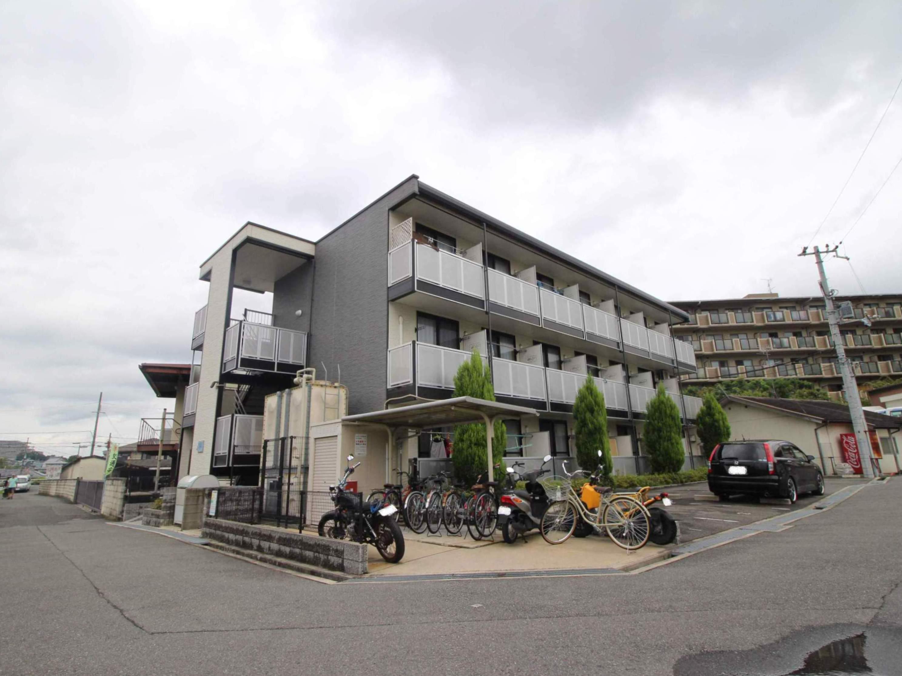 レオパレスハウス香里ヶ丘(1K/3階)