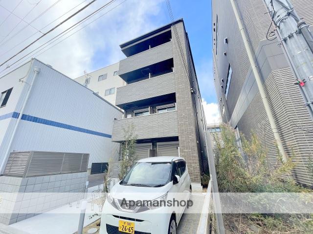 シーエムアンイースト