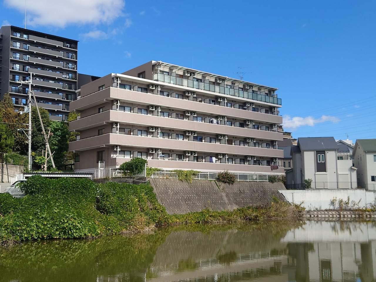 大阪府吹田市千里山竹園1丁目の建物