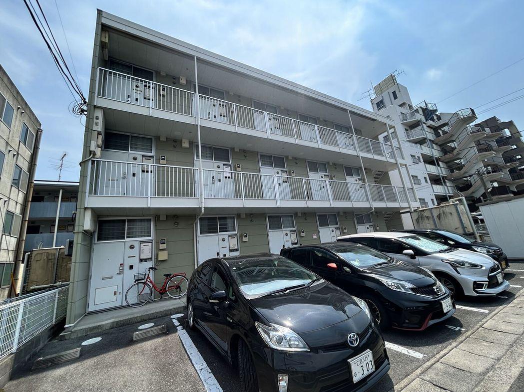 レオパレスコスモス