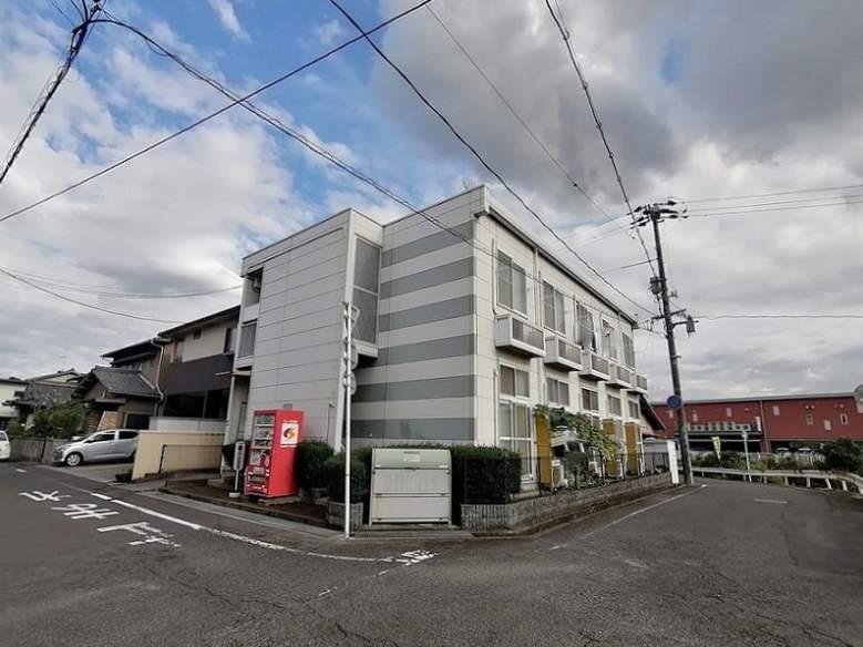 レオパレスADONIS