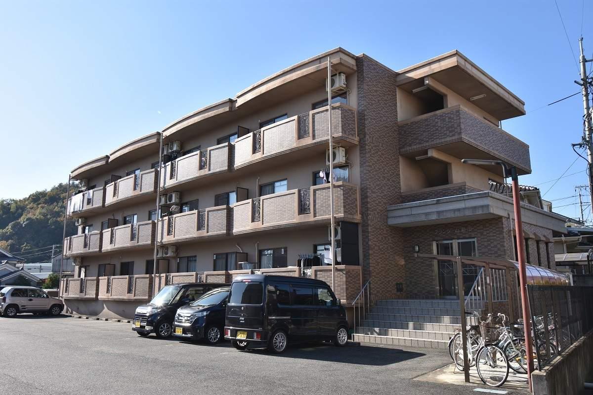 グランダーム新市