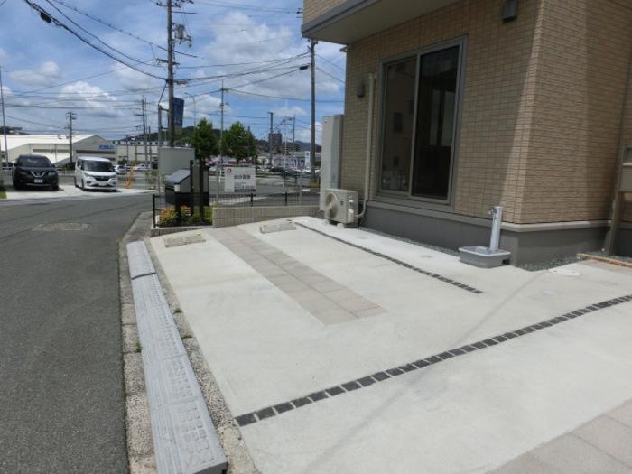 パインコート B棟