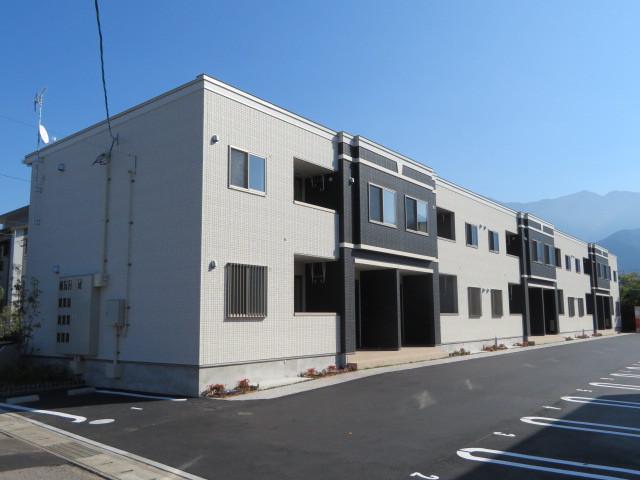 愛媛県新居浜市松原町の建物