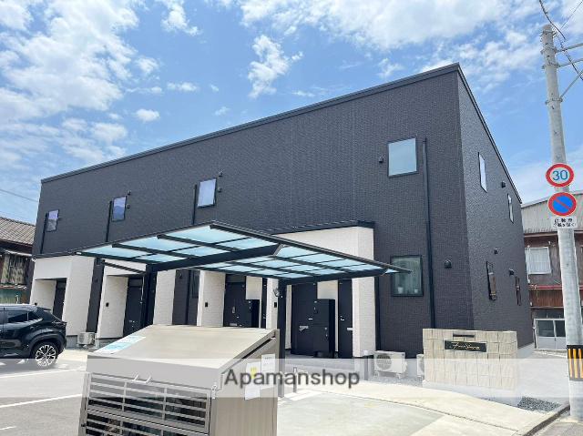 FOUR SEASONS STATION FRONT