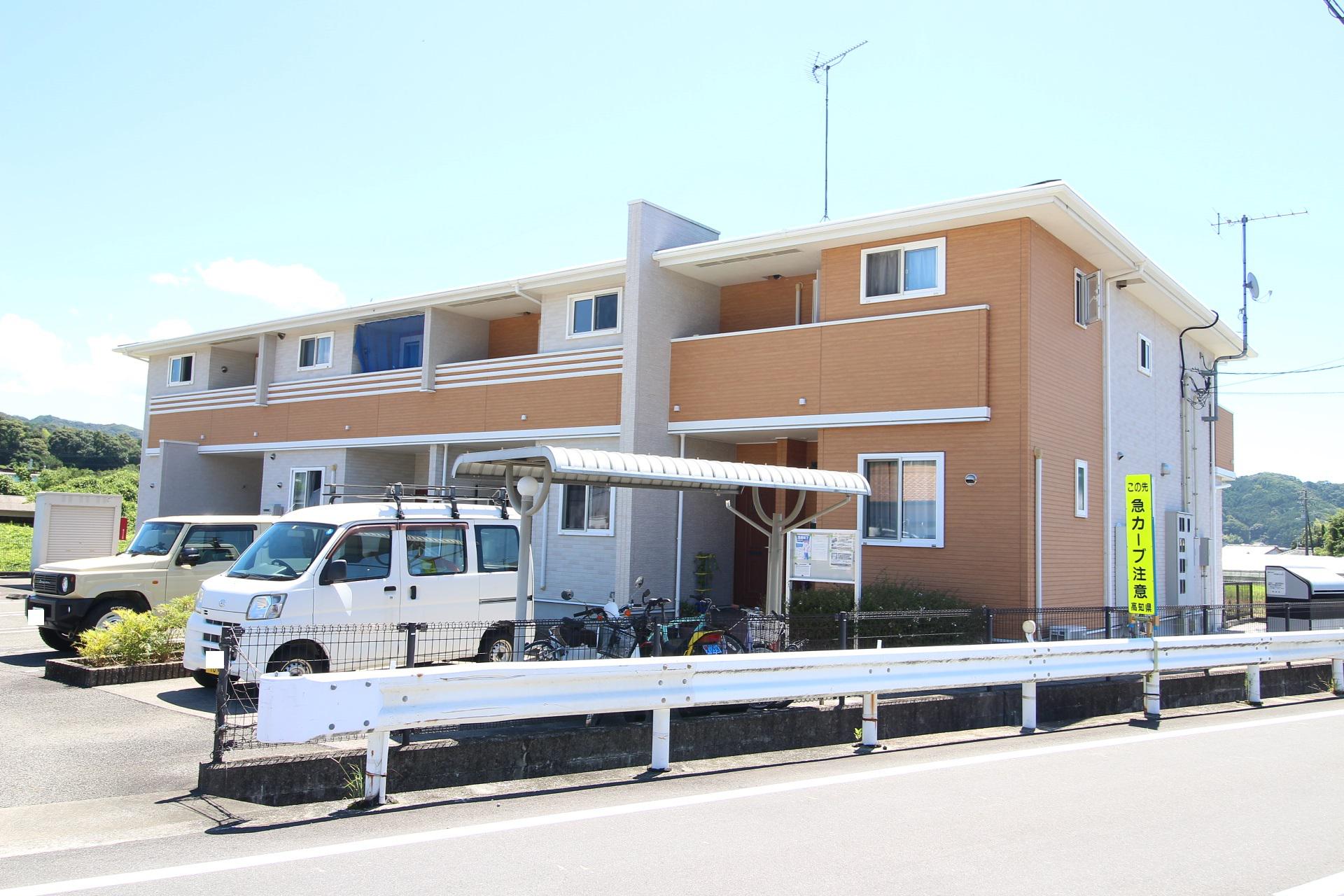高知県香南市 2階建 築16年