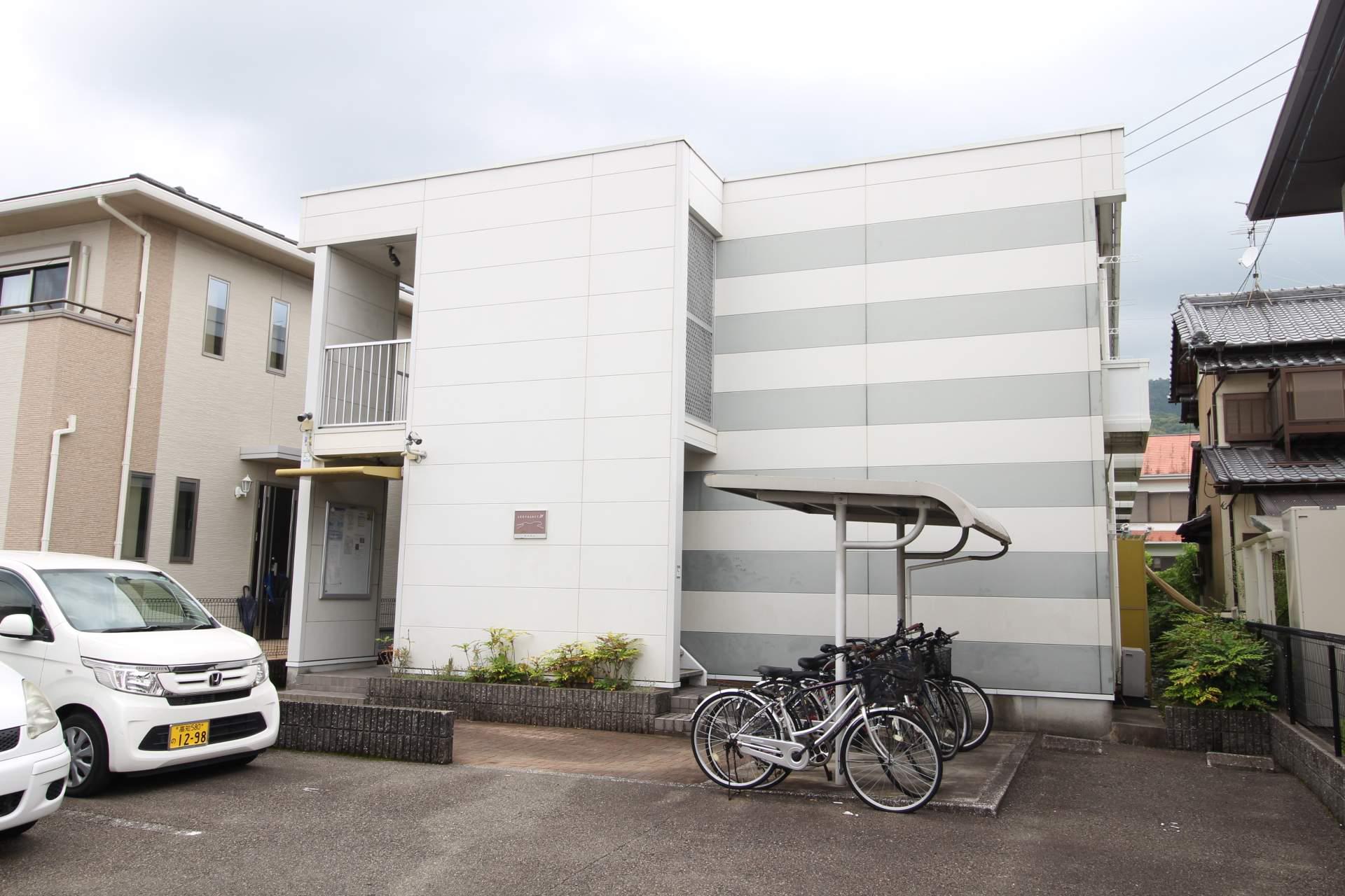 レオパレスチャルム