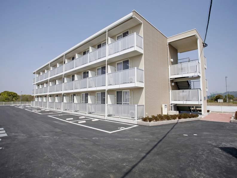 レオパレスラーラ