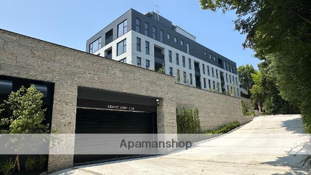 THE GOLDMANCASTLE SAKURAZAKA FOREST