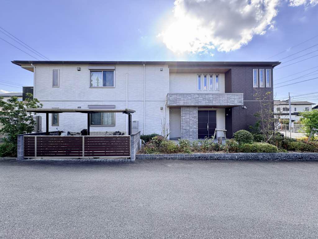 エヌ・ステータス国府