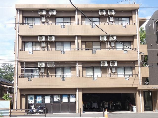 ベルハイム大学前