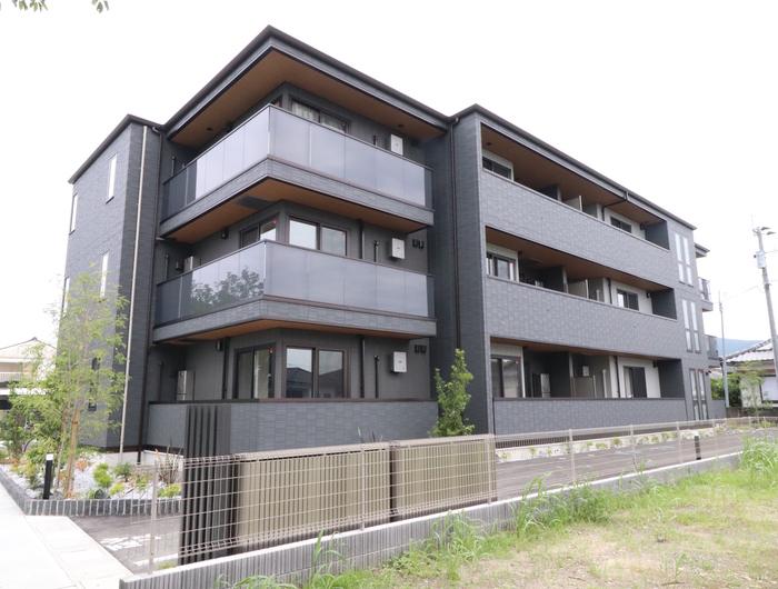 M&S RESIDENCE