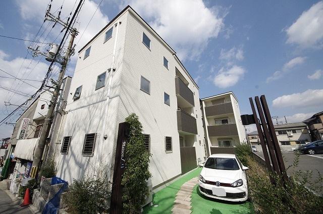 MAISON F