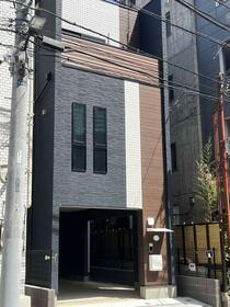 東京都大江戸線 麻布十番駅 徒歩3分 3階建 築1年
