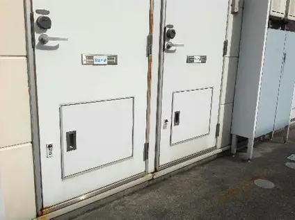 レオパレスにいや(1K/1階)の玄関写真