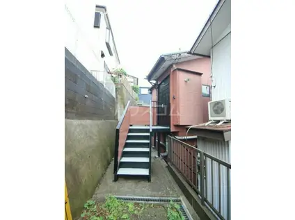 横須賀線 東戸塚駅 バス乗車時間：7分 六ツ川四丁目バス停で下車 徒歩5分 2階建 築56年(4DK)の外観写真