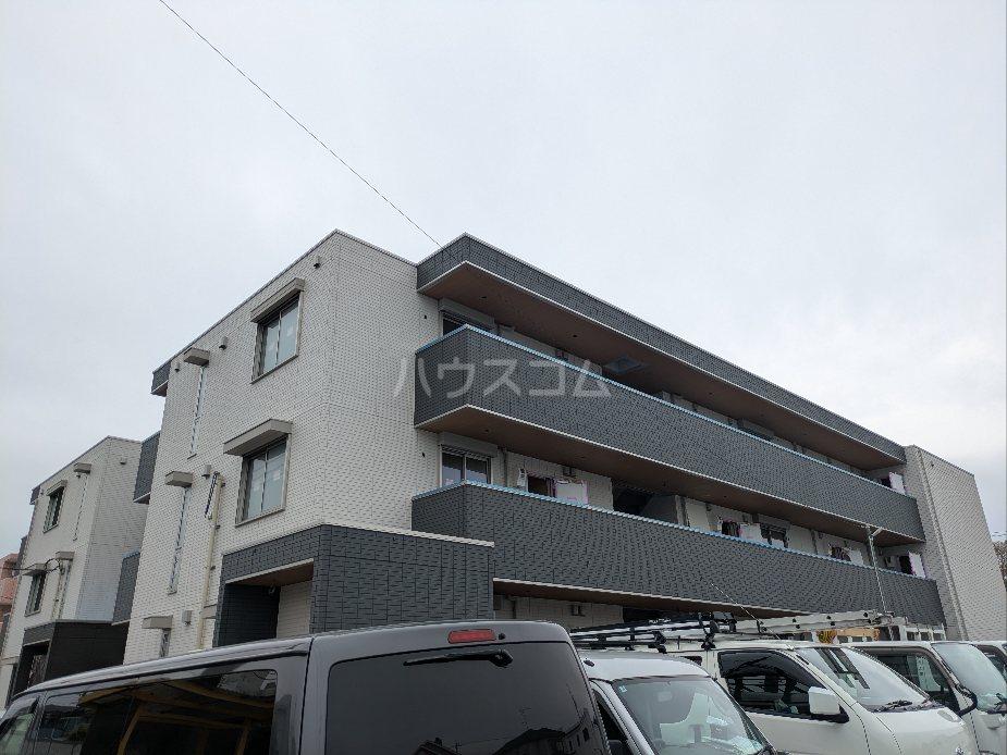 ノーブルラフィネ万平町 B