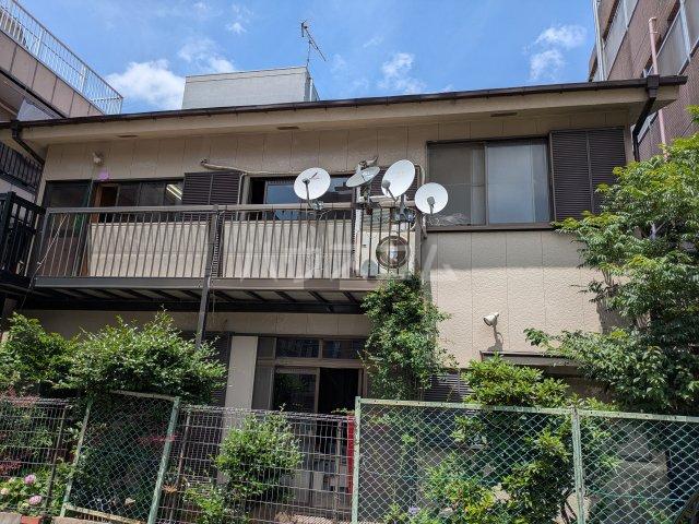HALF HOUSE