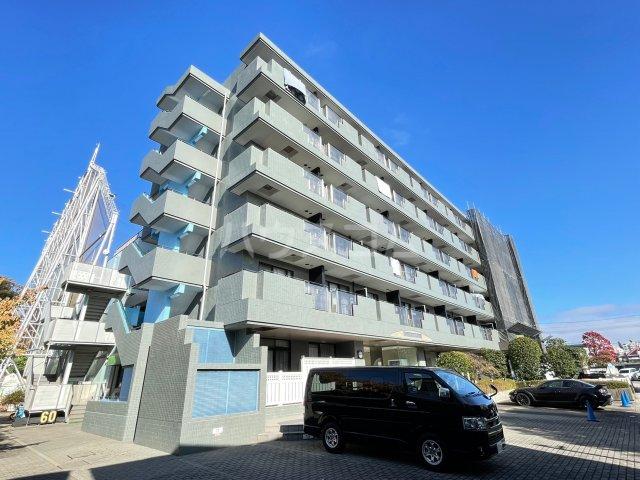 REGINA HALL