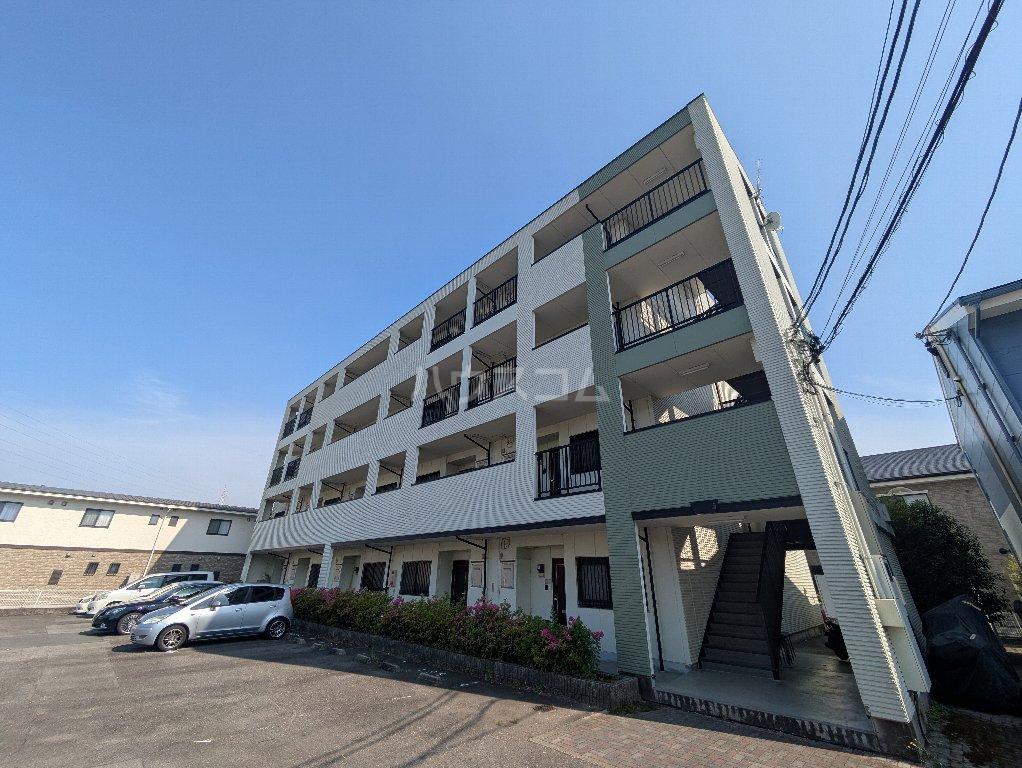 クリスタルウッズ