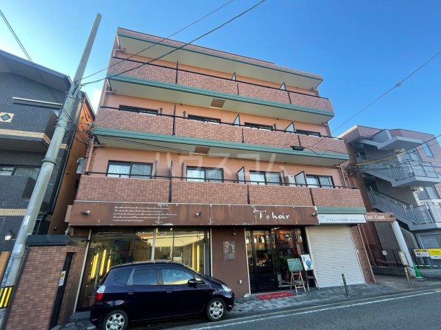 イーストコート