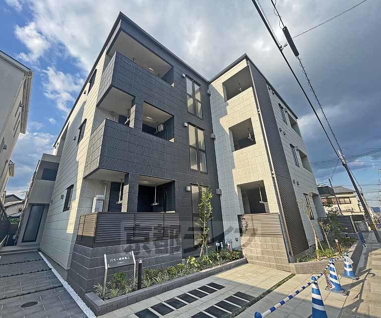 山陰本線 嵯峨嵐山駅 徒歩2分  築4年(1LDK/3階)