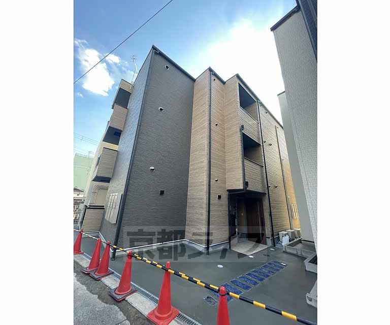 近鉄京都線 東寺駅 徒歩12分  築3年