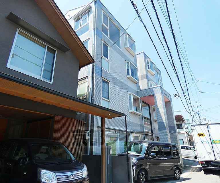 奈良線 ＪＲ藤森駅 徒歩15分  築37年