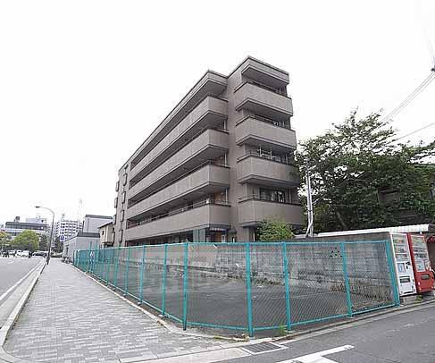 京都市東西線 二条城前駅 徒歩1分  築40年