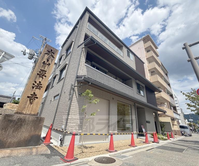 京都市東西線 東山駅(京都) 徒歩3分  築1年(1LDK/2階)