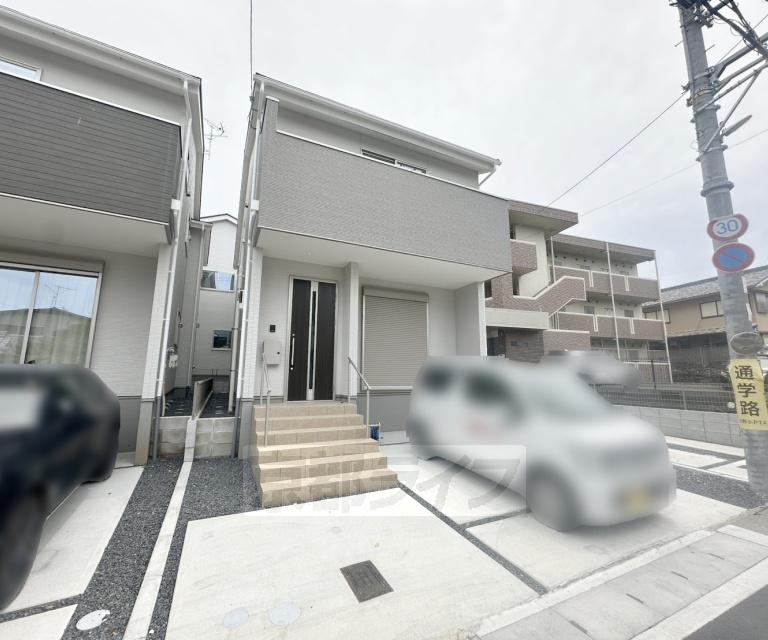 京都市東西線 石田駅(京都市営) 徒歩18分  築1年(4LDK)