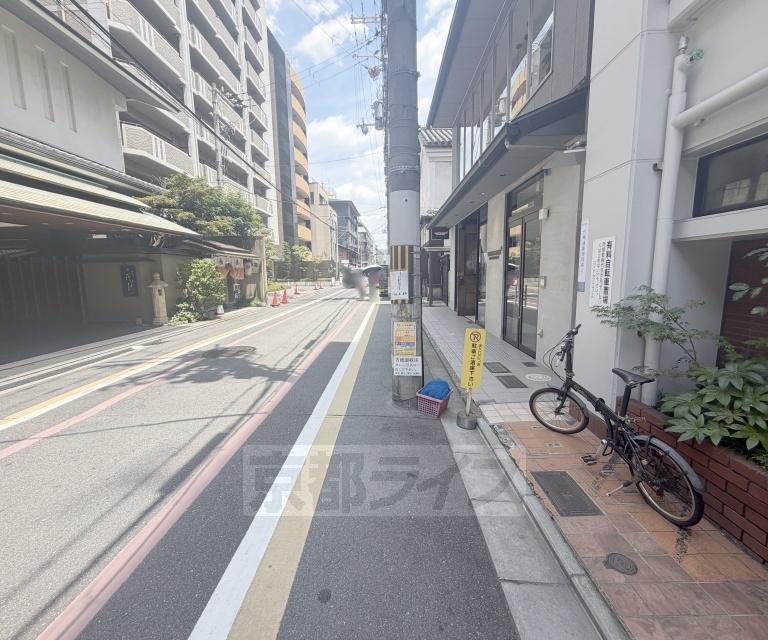 京都市烏丸線 烏丸御池駅 徒歩5分 6階建 築43年