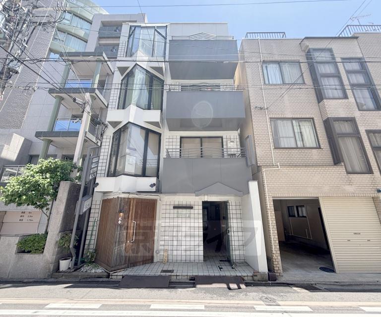 京都市烏丸線 丸太町駅(京都市営) 徒歩7分  築41年(1LDK/4階)