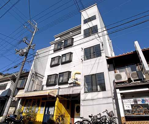 京阪電気鉄道鴨東線 神宮丸太町駅 徒歩6分  築54年(2DK/4階)